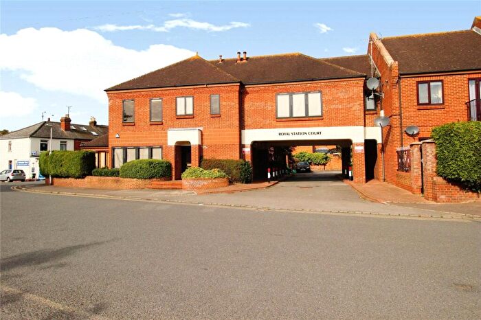 1 Bedroom Apartment To Rent In Station Road, Twyford, Reading, Berkshire, RG10