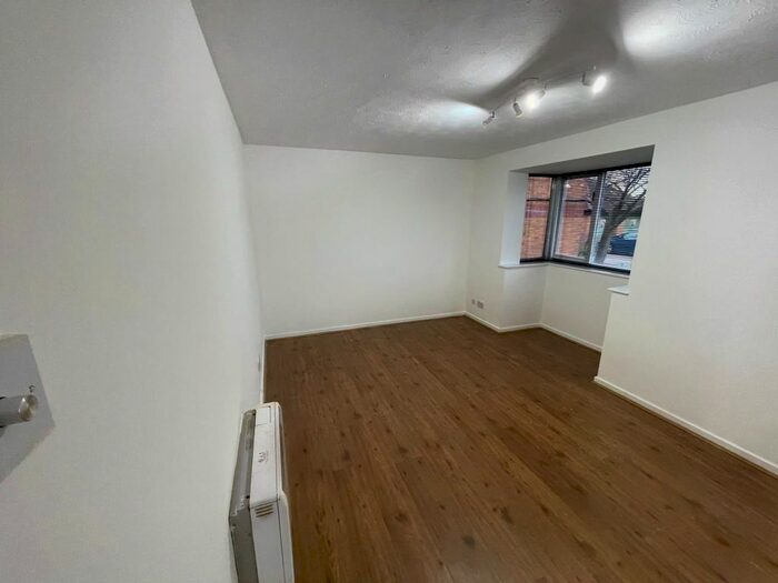 1 Bedroom Flat To Rent In Oban Court, Edgware HA8