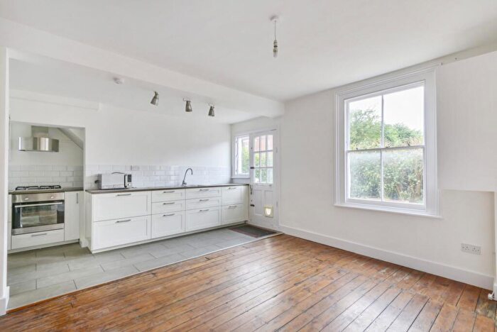 2 Bedroom Maisonette To Rent In Burnbury Road, Balham, London, SW12