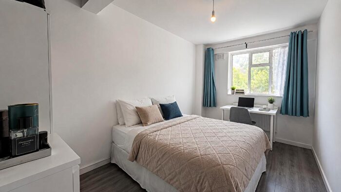 2 Bedroom Flat To Rent In Jubilee Street, London, E1