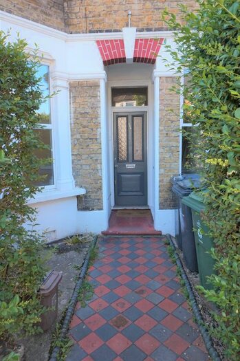 2 Bedroom Maisonette To Rent In Richmond Road, Leytonstone, London, E11