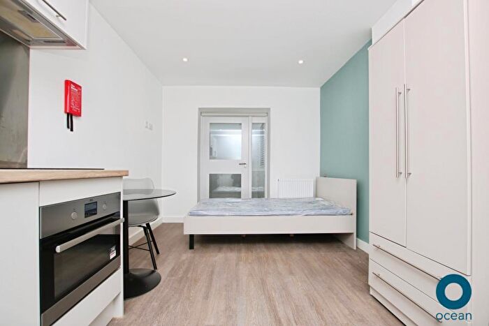 Studio To Rent In Cave Street - St Pauls, BS2