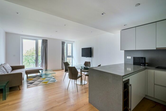 2 Bedroom Flat To Rent In Vaughan Way, London, E1W