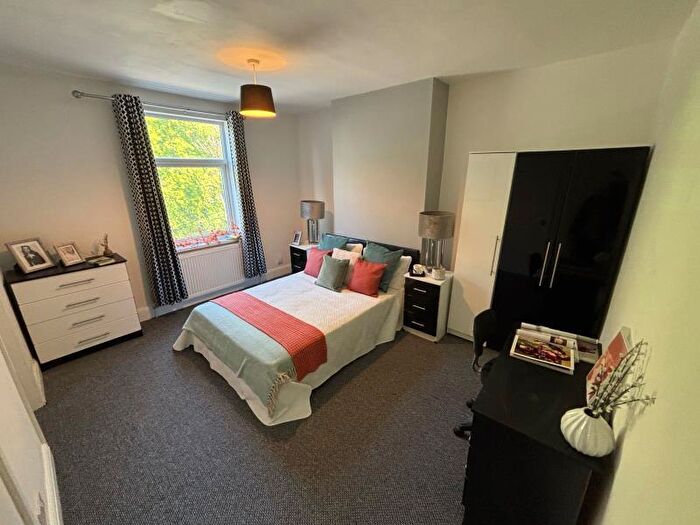 2 Bedroom Terraced House To Rent In Station Parade, LS5