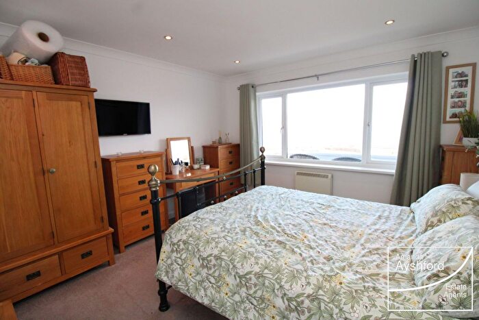 2 Bedroom Flat For Sale In Cleveland Road, Paignton, TQ4