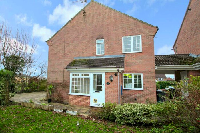 2 Bedroom Semi-Detached House To Rent In Fields End, HP1