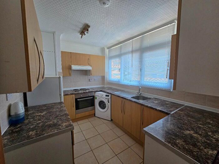 3 Bedroom Flat To Rent In Manchester Road, London, E14