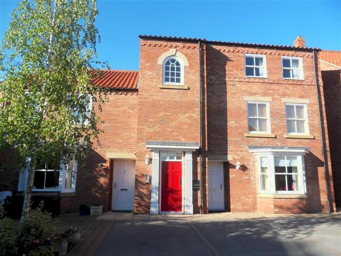 2 Bedroom Flat To Rent In Wilkinsons Court, Easingwold, York, YO61