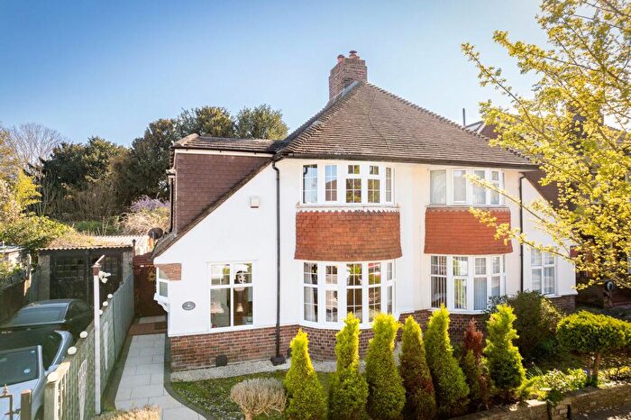 3 Bedroom Semi Detached House For Sale In Court Drive, Croydon, CR0