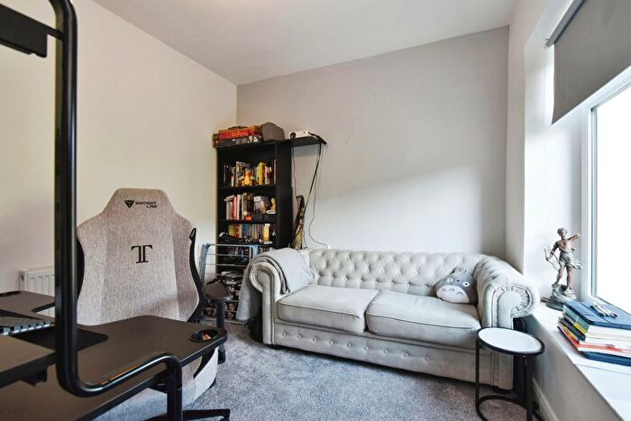 3 Bedroom End Of Terrace House For Sale In Aberdare Road, Mountain Ash, CF45