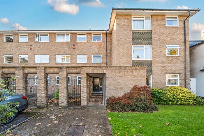 2 Bedroom Flat For Sale In Catherine Road, Surbiton, KT6