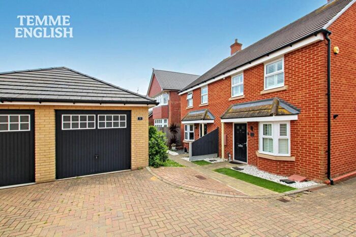 3 Bedroom Semi-Detached House For Sale In The Poppies, Benfleet, SS7