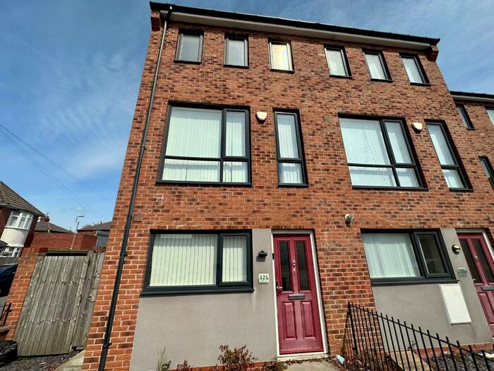 4 Bedroom Semi-Detached House To Rent In Green Lane, Stoneycroft, Liverpool, L13