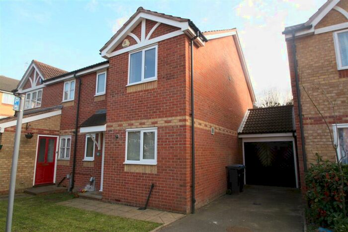 3 Bedroom Semi-Detached House To Rent In Westminster Drive, Palmers Green, London, N13