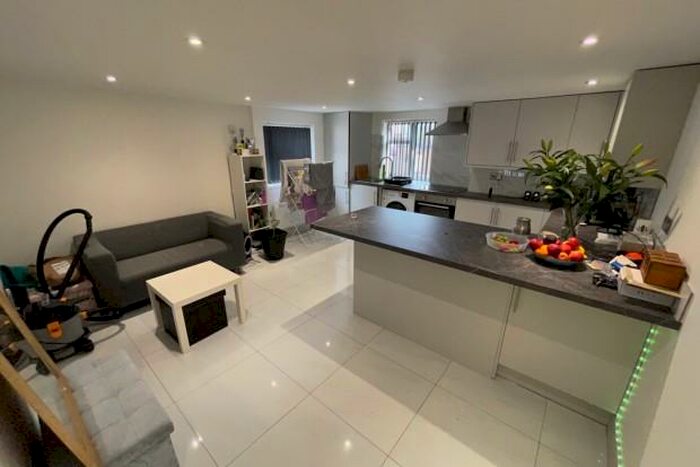 1 Bedroom Flat To Rent In Richmond Road- Cardiff, CF24