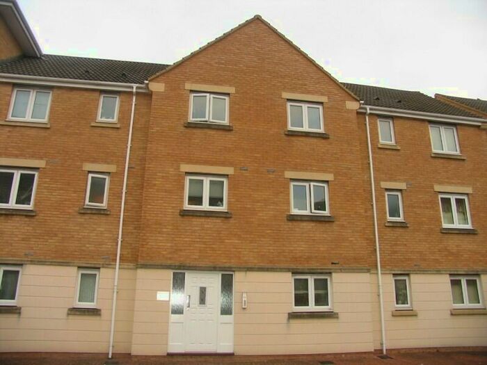Flat To Rent In Macfarlane Chase, Weston-super-mare, North Somerset., BS23