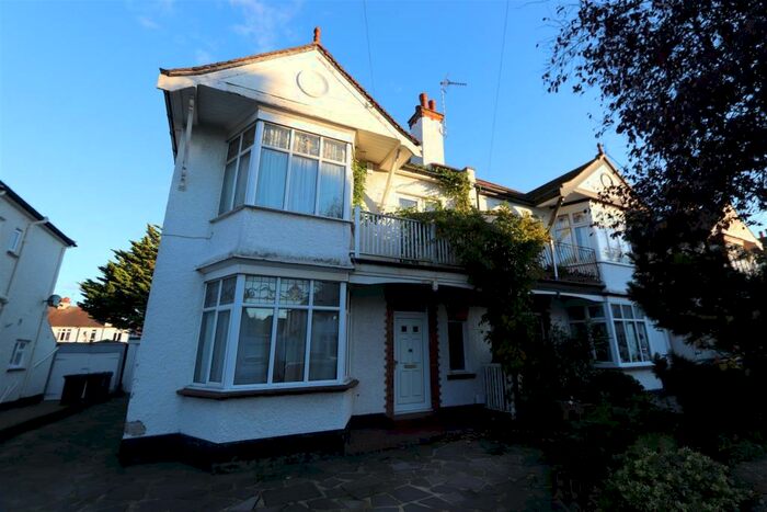 5 Bedroom Semi-Detached House To Rent In Clieveden Road, Thorpe Bay, SS1
