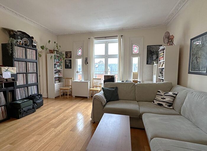 1 Bedroom Flat To Rent In Compayne Gardens, London, NW6