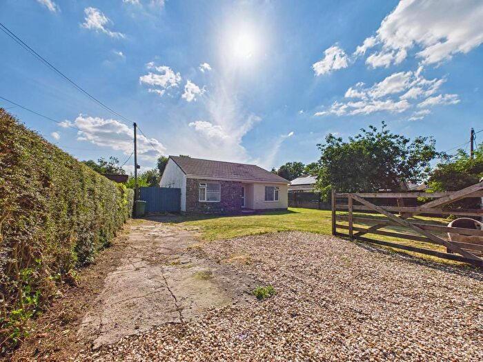 3 Bedroom Bungalow For Sale In New Passage Road, Pilning, Bristol, South Gloucestershire, BS35