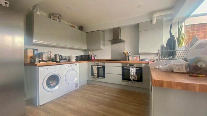 5 Bedroom Terraced House For Sale In Hexby Close, Coventry, CV2