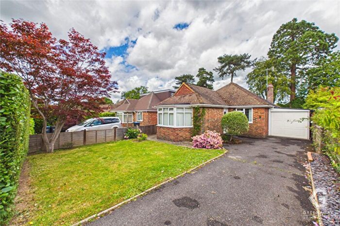 3 Bedroom Bungalow For Sale In Heathcote Drive, East Grinstead, West Sussex, RH19