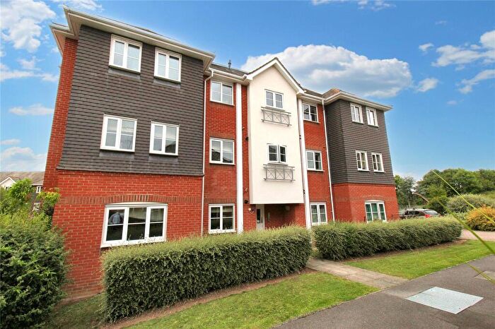 1 Bedroom Flat For Sale In Doctors Acre, Hook, Hampshire, RG27