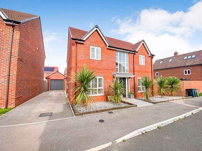 4 Bedroom Detached House For Sale In Troon Road, Botley, Southampton, SO32