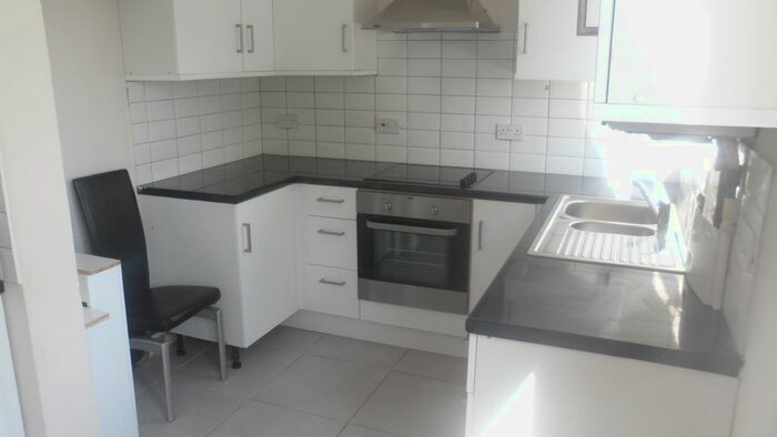 3 Bedroom Flat To Rent In Markfield House, Stamford Road, Tottenham, N15