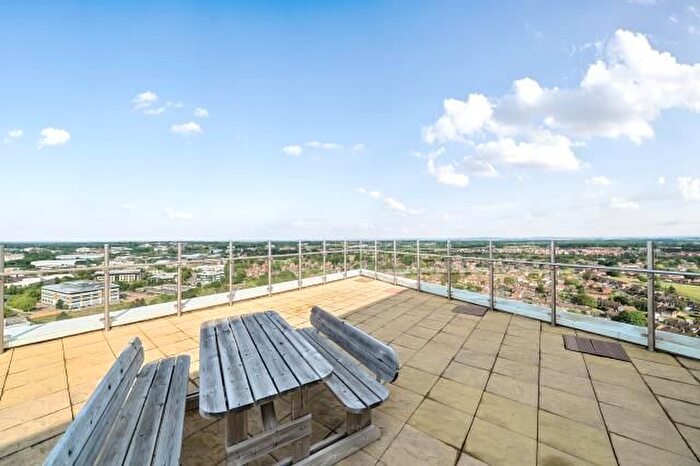 2 Bedroom Flat To Rent In Winchester House, Bond Way, Bracknell, RG12