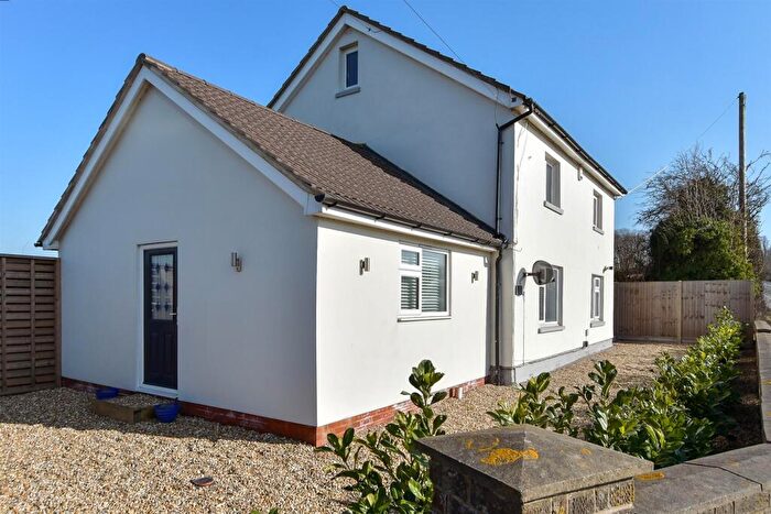 4 Bedroom Detached House For Sale In London Road, Buckland, Faversham, Kent, ME13