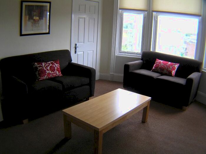 2 Bedroom Flat To Rent In Cumbernauld Road, Dennistoun, Glasgow, G31