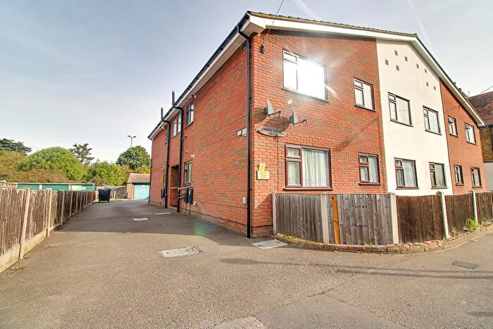 2 Bedroom Flat For Sale In Fairfax Drive, Westcliff-On-Sea, SS0