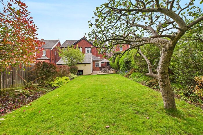 4 Bedroom Semi-Detached House For Sale In Bushey Wood Road, Dore, S17