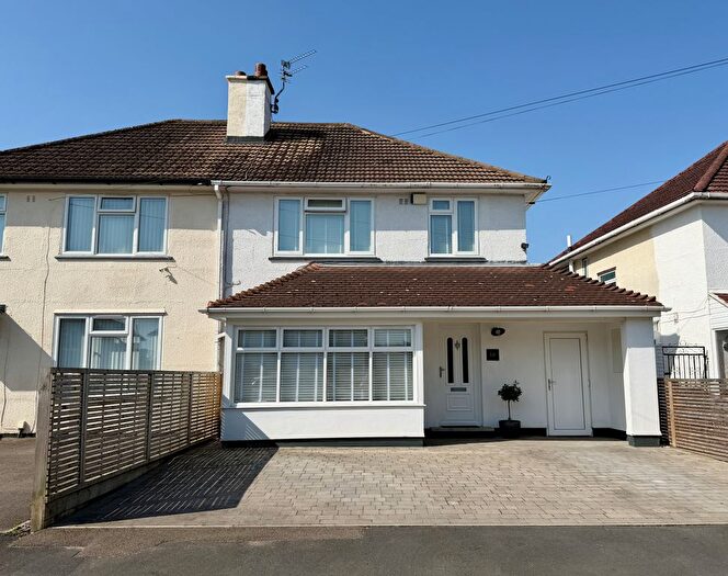 3 Bedroom Semi Detached House For Sale In Sussex Road, Maidstone, ME15