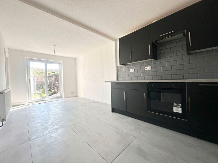 4 Bedroom Terraced House For Sale In Collett Road, Leicester, LE4