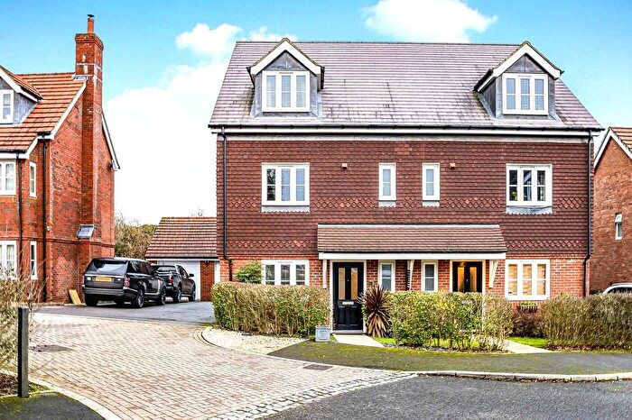 4 Bedroom Semi Detached House For Sale In Rowden Way, Alton, Hampshire, GU34