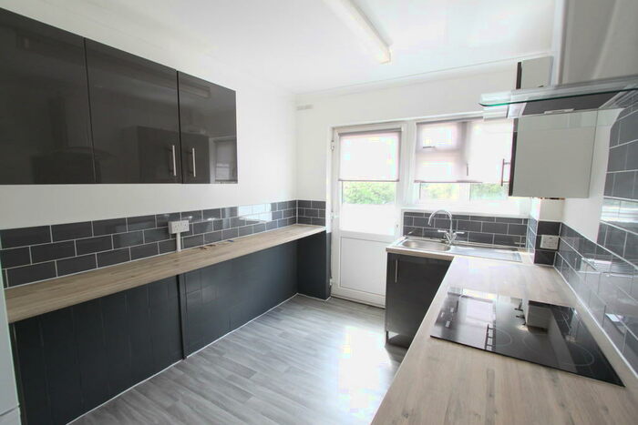 2 Bedroom Flat To Rent In Amblecote Road, Grove Park, SE12