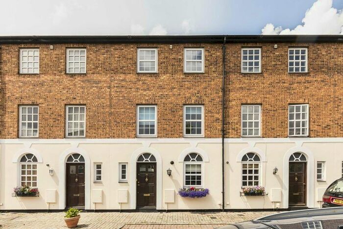 4 Bedroom Property To Rent In Copenhagen Gardens, London, W4