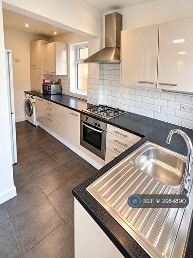 3 Bedroom Semi-Detached House To Rent In Great Northern Road, Dunstable, LU5