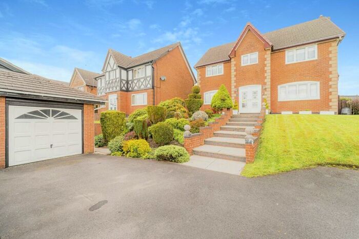 4 Bedroom Detached House To Rent In Clockhouse Grove, Burnley, Lancashire, BB10