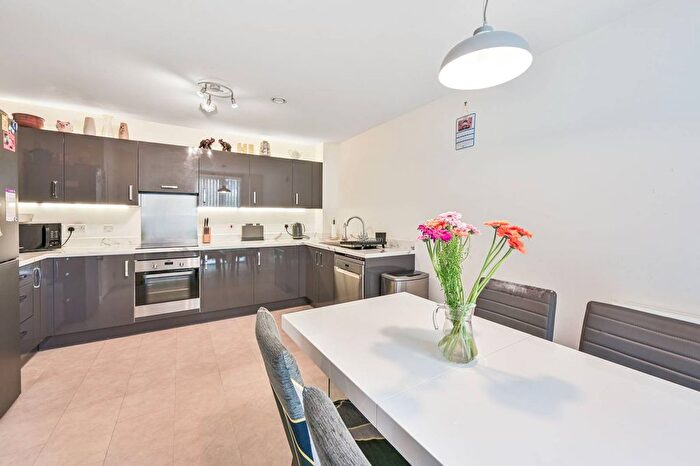 3 Bedroom Flat For Sale In Charmille Avenue, Mill Hill, London, NW9
