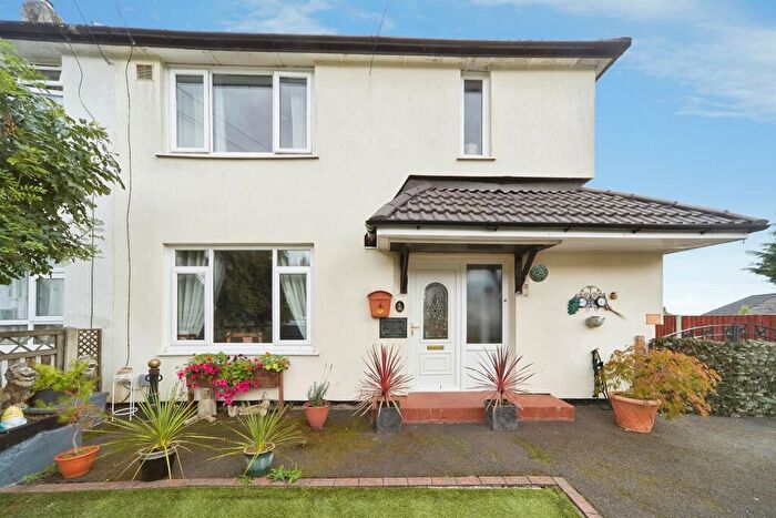 2 Bedroom Semi-Detached House For Sale In Luttrell Gardens, Leeds, LS16