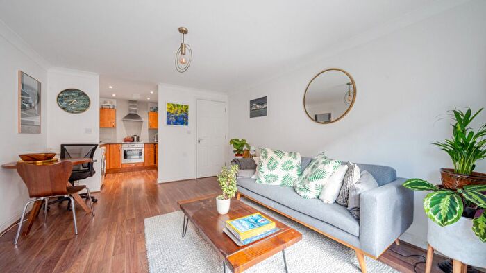1 Bedroom Flat For Sale In Candle St, London, E1