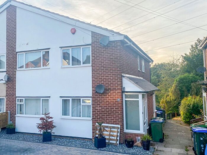 2 Bedroom Maisonette For Sale In Hillcrest Road, Birmingham, B43