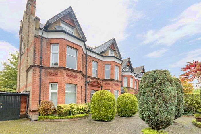 1 Bedroom Flat To Rent In Park Road, Berrylands, Surbiton, KT5