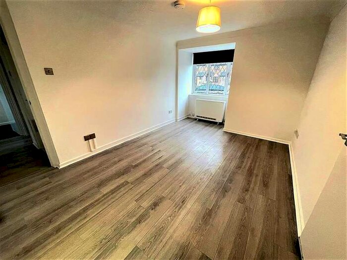 2 Bedroom Flat To Rent In Hollybush Way, Cheshunt, , EN7