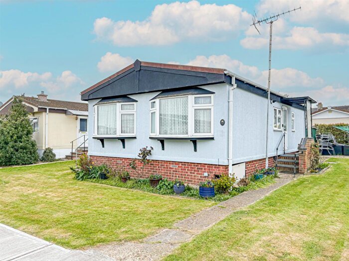 2 Bedroom Mobile Home For Sale In Tower Park, Hullbridge, Hockley, SS5