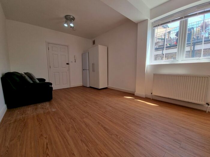 Studio To Rent In Tulse Hill, London, SW2
