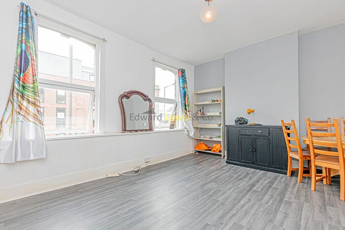 3 Bedroom Flat To Rent In Lower Clapton Road, London, E5