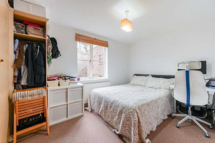 1 Bedroom Flat For Sale In Halley Gardens, Blackheath, London, SE13